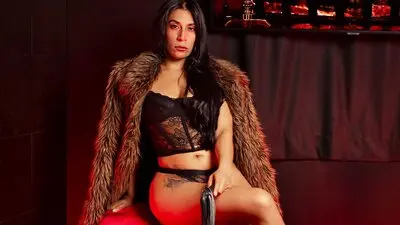 AfroditaDiur's chat room is %status%