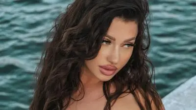 AlisaDiLaurentis's chat room is %status%