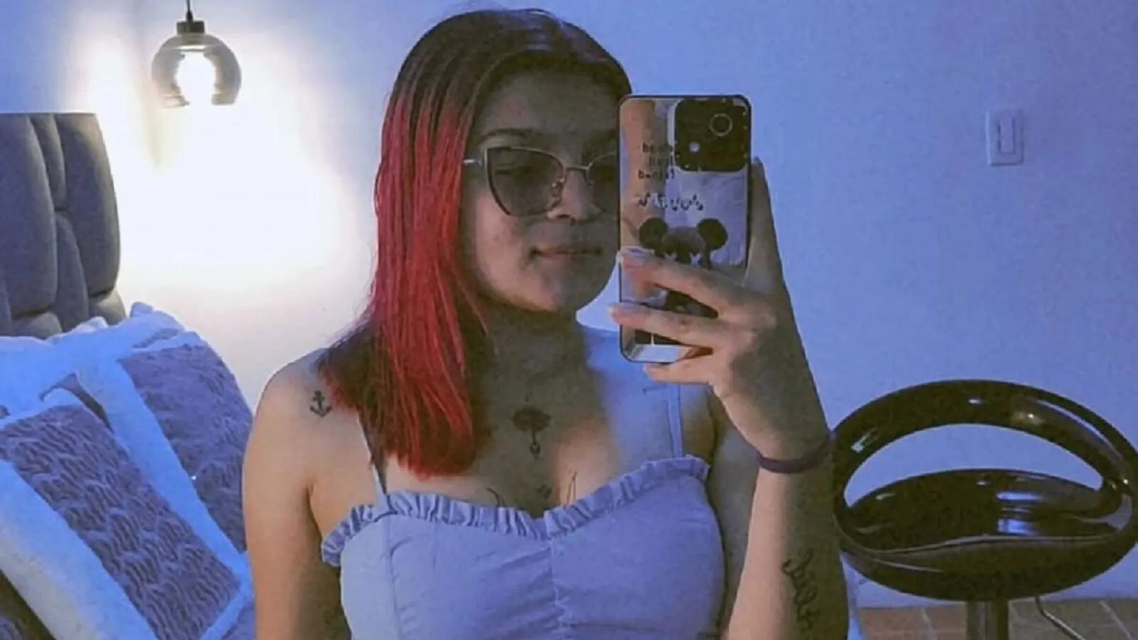 AllissonHill's chat room is %status%