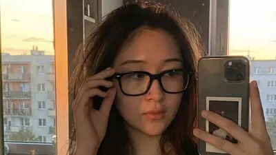 AlvinaBasara's chat room is %status%