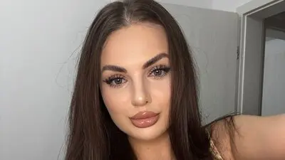 AmeliaNolan's chat room is %status%