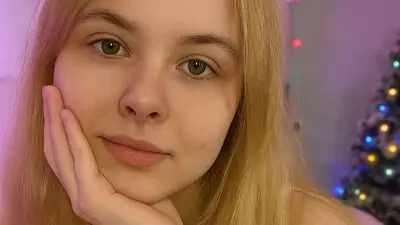 AmiraVoss's chat room is %status%