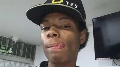 AndyTrue's chat room is %status%