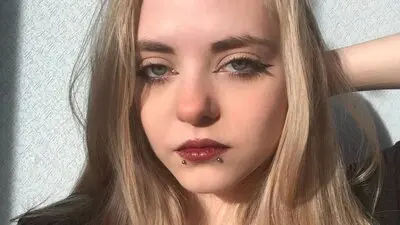 AstraOriginal's chat room is %status%