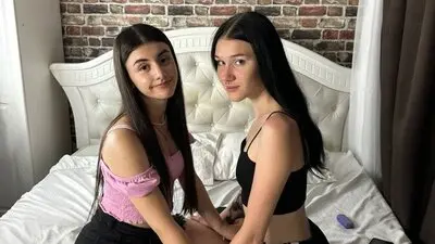 BarbaraJeniffer's chat room is %status%