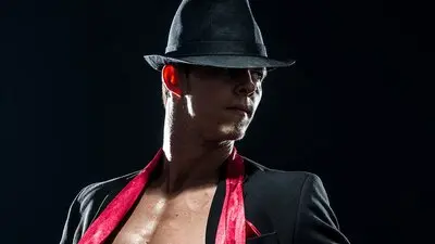 BLUEALPHA's chat room is %status%