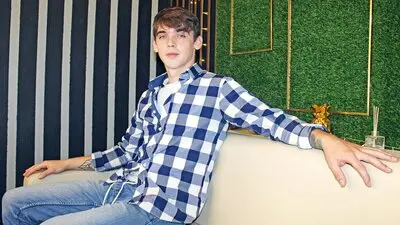 CalvinJoyer's chat room is %status%