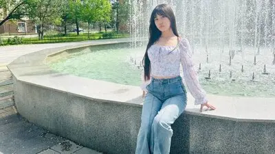 CharisseCauthon's chat room is %status%