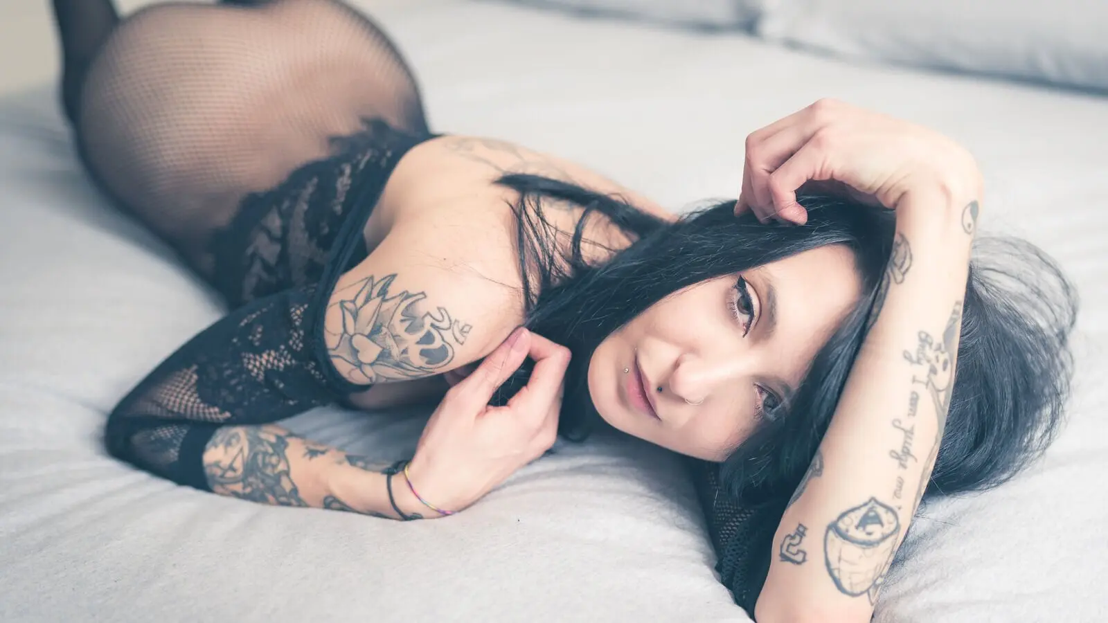 CharlotteBlossom's chat room is %status%