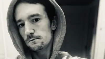 ClarkLuke's chat room is %status%