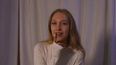 CorettaDaprile's chat room is %status%