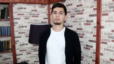 CrispinLevy's chat room is %status%