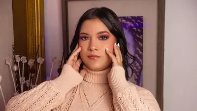 EmiliReyes's chat room is %status%