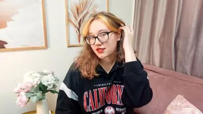 EmiliSwit's chat room is %status%