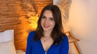 EmilyWillis's chat room is %status%