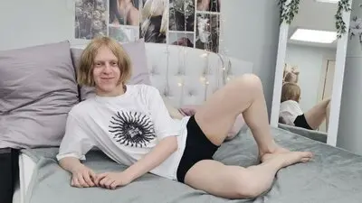 GaryJohn's chat room is %status%