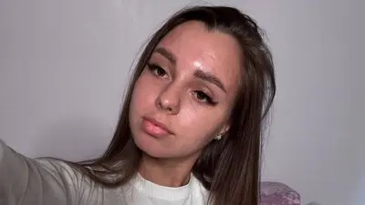 GlowMercy's chat room is %status%