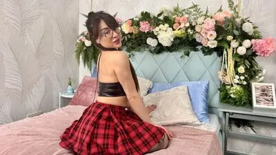 HelenHarton's chat room is %status%