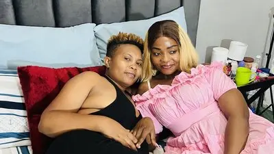 HoleMezikeen's chat room is %status%