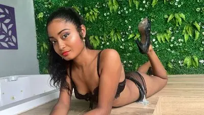 IsabellaSmith's chat room is %status%