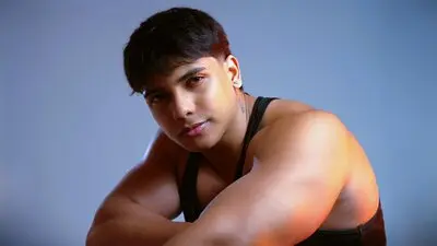 JacobStonne's chat room is %status%