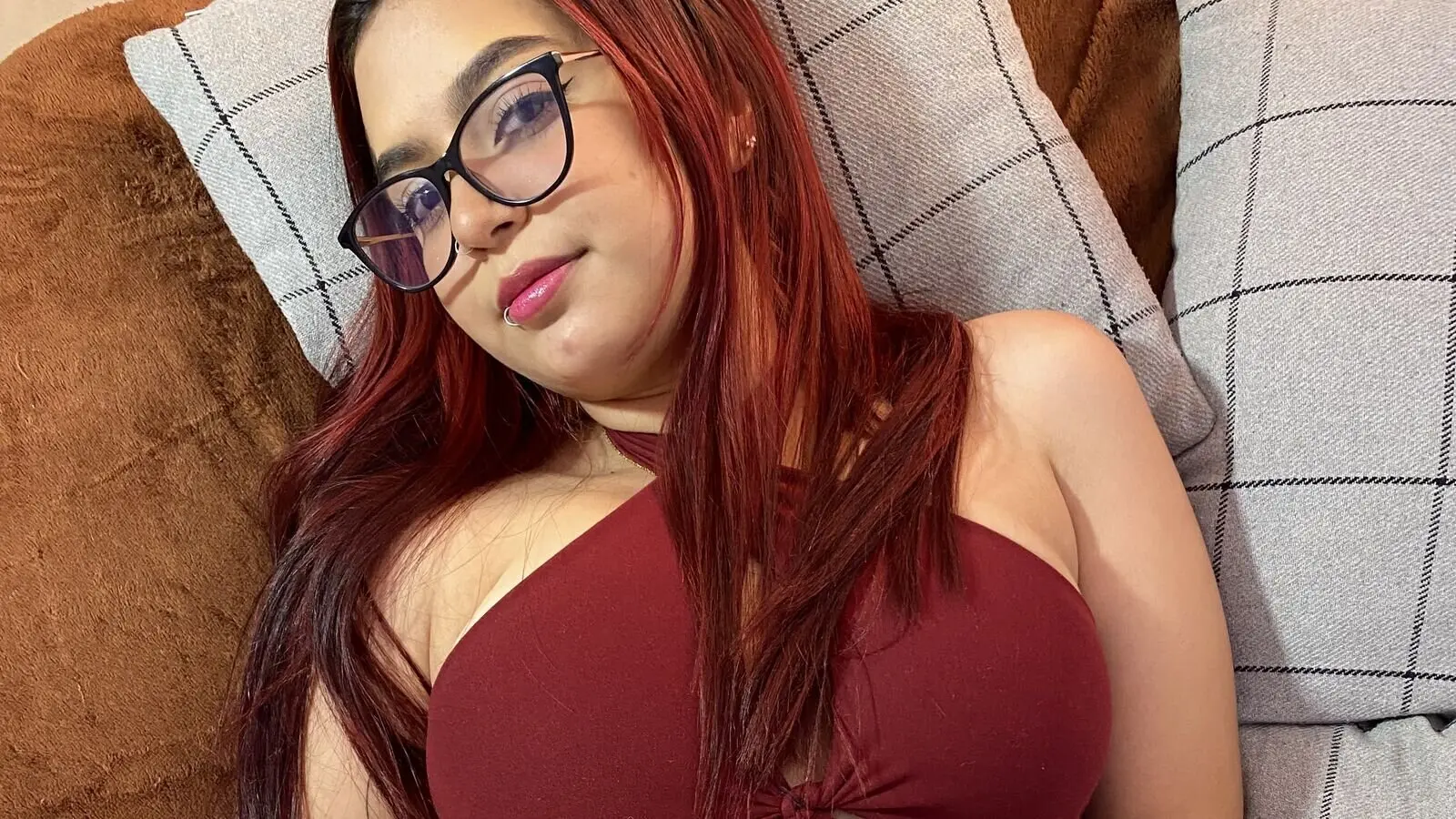 JulsAngel's chat room is %status%