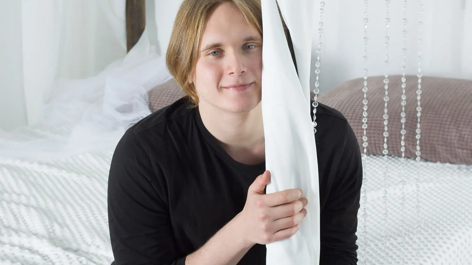 JustinTayler's chat room is %status%