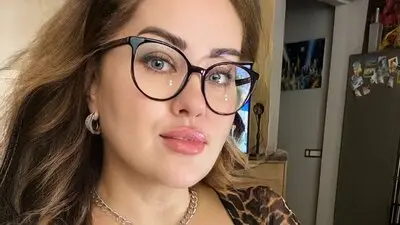 KassandraShine's chat room is %status%