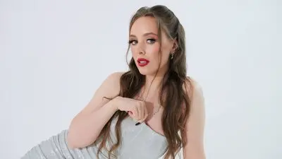 KathyStewart's chat room is %status%