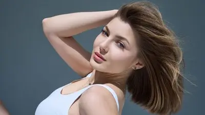 KaylaSaario's chat room is %status%