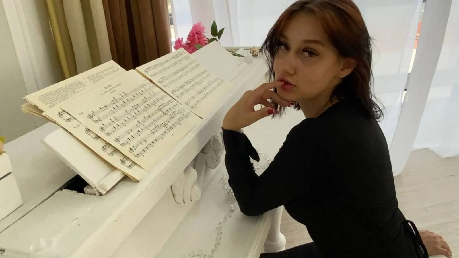 LanaKellyy's chat room is %status%