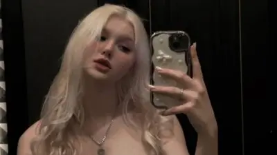 LashayBernon's chat room is %status%