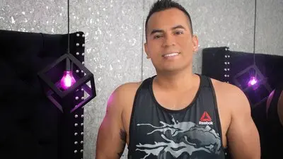 LeonardMartin's chat room is %status%