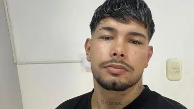 LiamSaenz's chat room is %status%