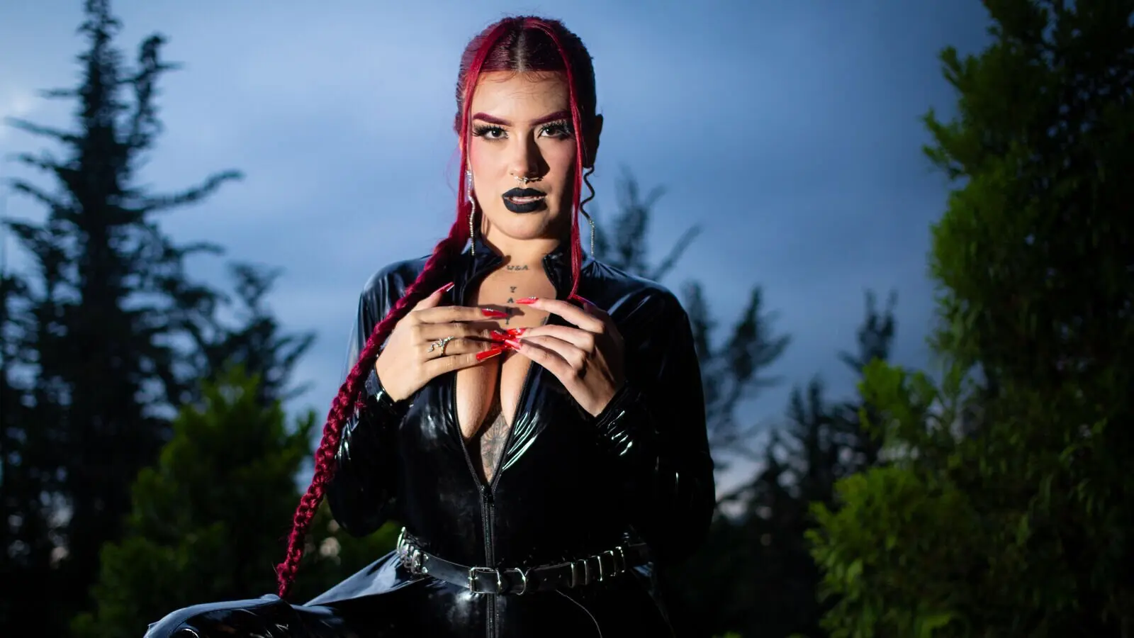 LiliFrancesca's chat room is %status%