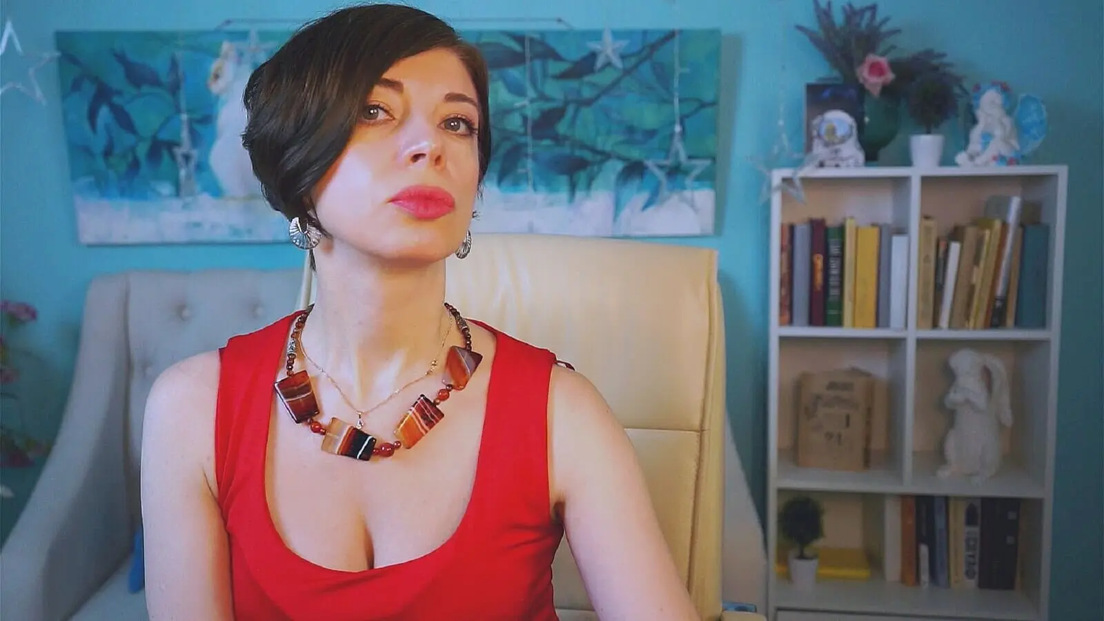 LindaGarza's chat room is %status%