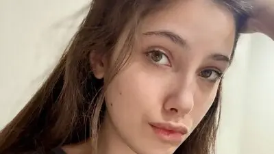 LisetteColangelo's chat room is %status%