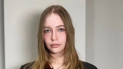 LoriaStepney's chat room is %status%