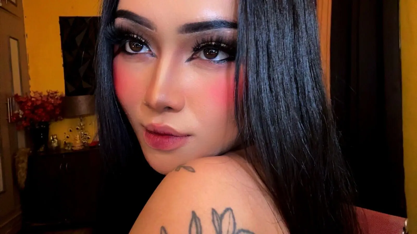 MariaDyosah's chat room is %status%