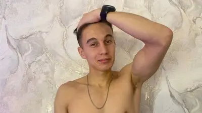 MarkKullen's chat room is %status%