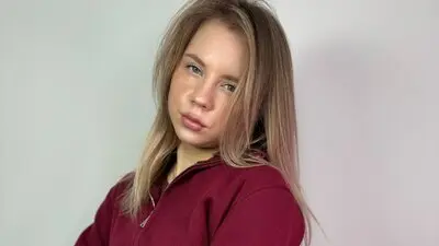 MaudePillo's chat room is %status%