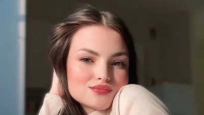MaybelleBeuerle's chat room is %status%