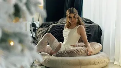 MelanieJhonson's chat room is %status%