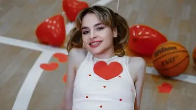 MerlinMeyer's chat room is %status%