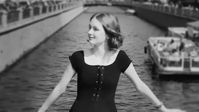 MiaMoonie's chat room is %status%