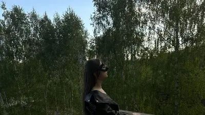 MillaHarris's chat room is %status%