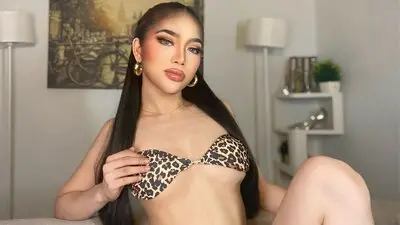 MiraMoxie's chat room is %status%