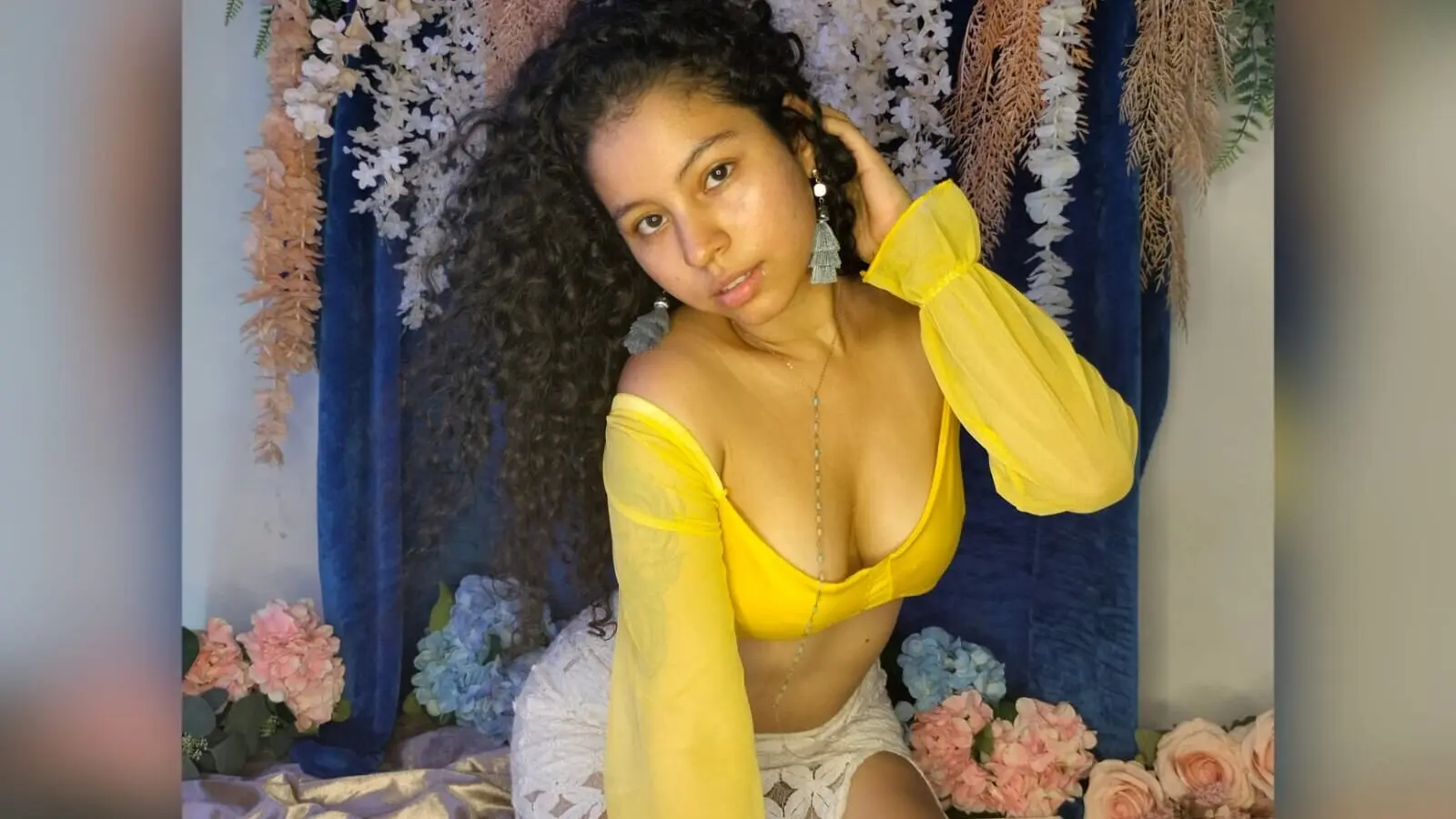 MissCurie's chat room is %status%