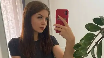 NadiaZelenko's chat room is %status%
