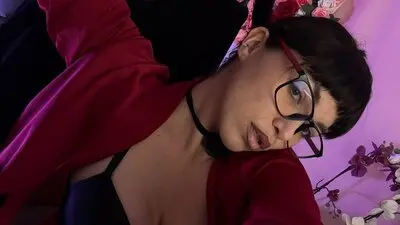 NeoGeisha's chat room is %status%